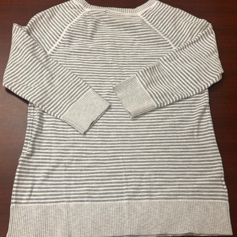 Eddie Bauer Gray and White Crew Neck Sweater Womens Size S Cotton Fall Spring - Picture 3 of 7